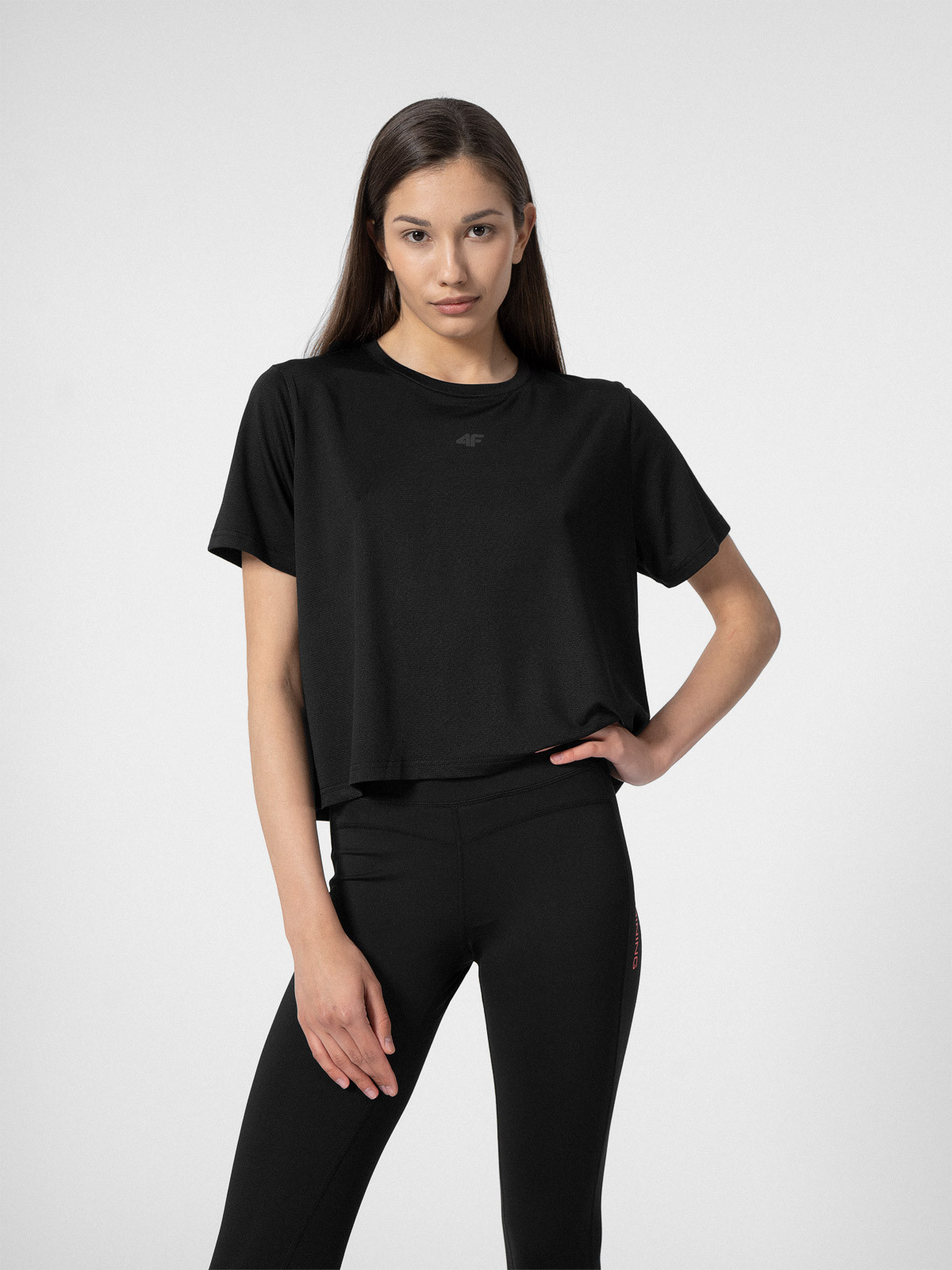 Levně 4F 4FSS23TFTSF152 DEEP BLACK Dámské sportovní tričko