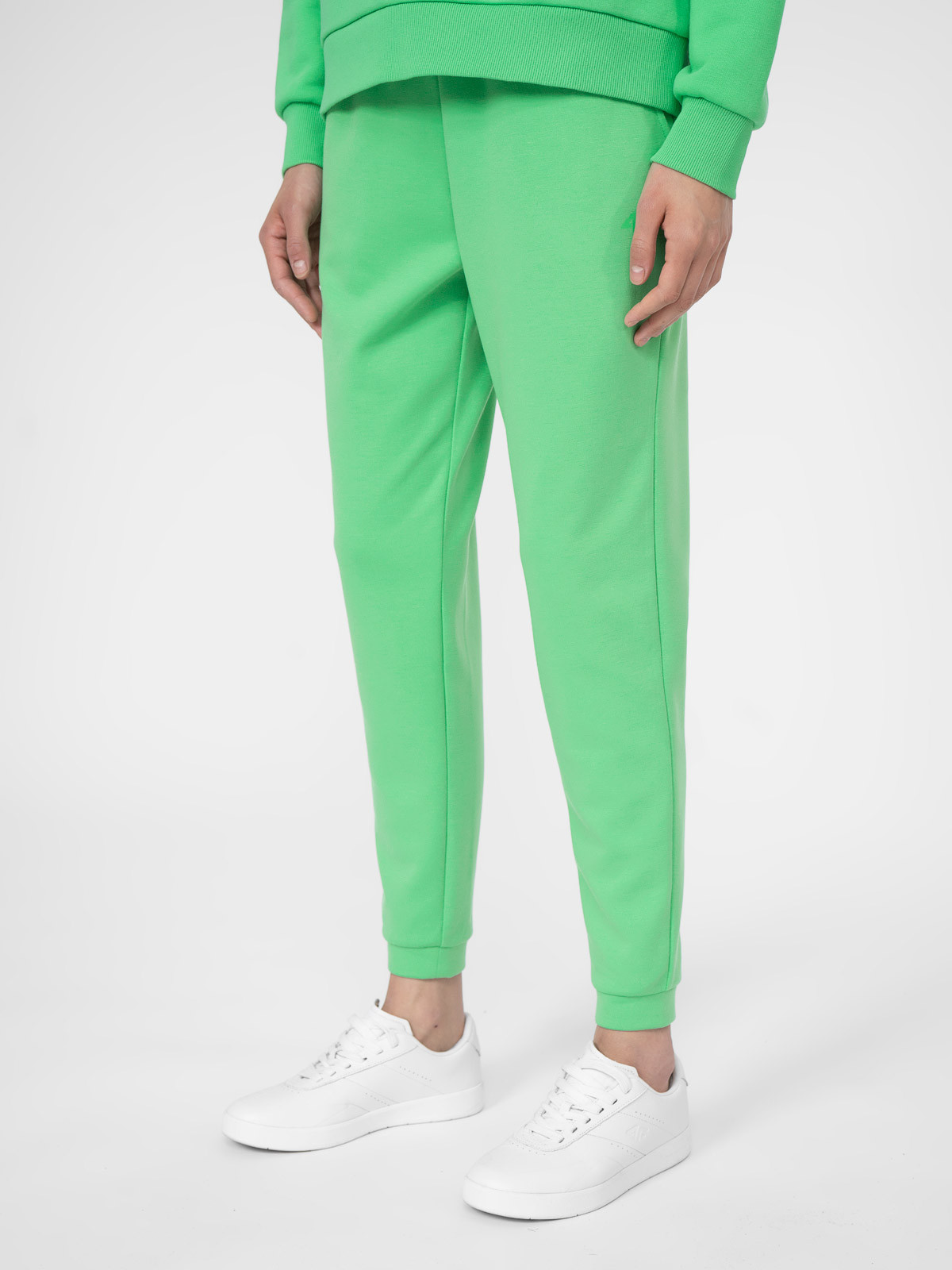 Levně 4F 4FSS23TTROF333 GREEN Dámské tepláky