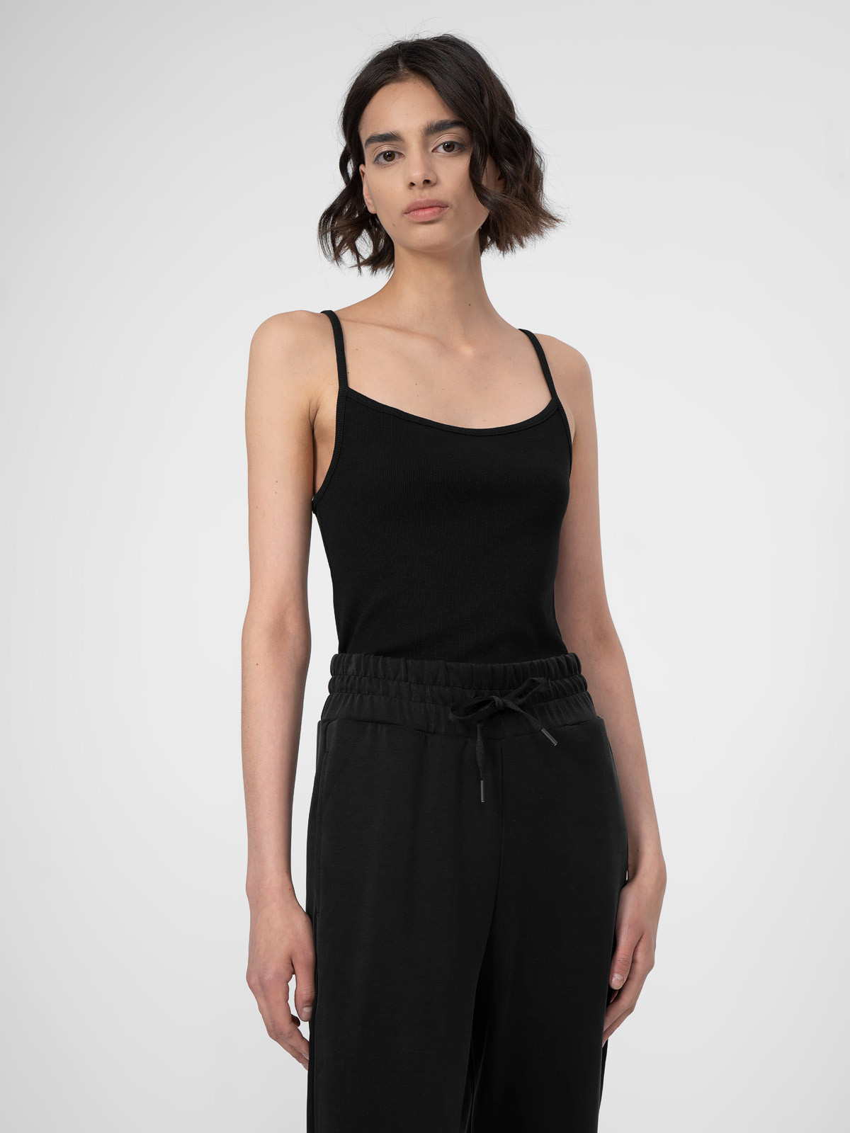 Levně 4F 4FSS23TTSHF346 DEEP BLACK Dámské tílko